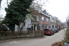 909533 Gezicht op de huizen Abstederdijk 155 (links) -lager te Utrecht.